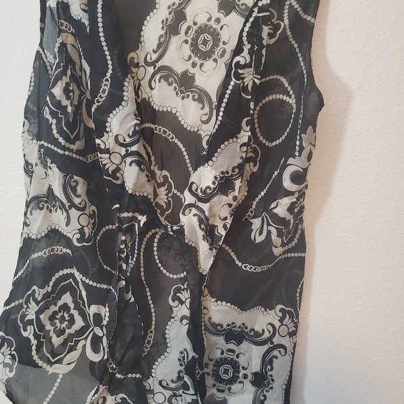 White House black market (medium black and white sheer top) - Picture 3 of 10